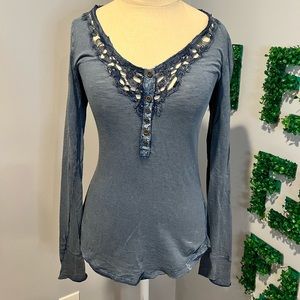 FREE PEOPLE BLUE W DETAILING LONG SLEEVE